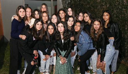  Carmina Güemes con sus amigas.
