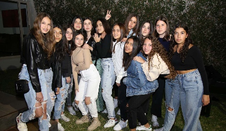  Carmina Güemes con sus amigas.