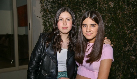  Sofi Flores y Carmina Güemes.