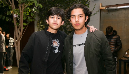  Mateo y Jorge.