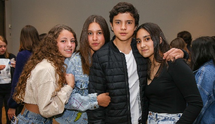 Melissa, Montse, Leo y Camila.