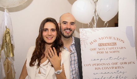  Mercedes Díaz y Alejandro Domínguez se comprometieron en matrimonio.