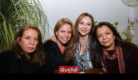  Carmen Velázquez, Claudia Velázquez, Alejandra y Adriana Velázquez.