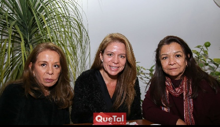  Carmen Velázquez, Claudia Velázquez y Adriana Velázquez.