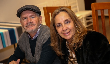  Carlos Díaz y María Eugenia Velázquez, papás de la novia.