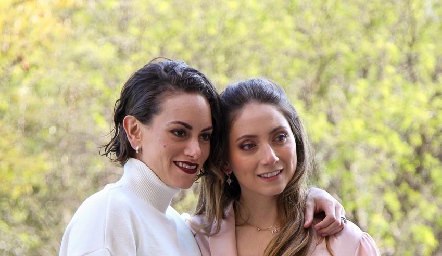  Paola Alberú y Nayelli Maya.