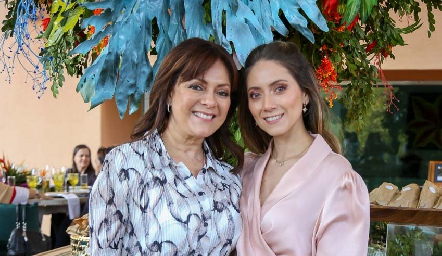  Alejandra Zulaica con su hija Nayelli Maya.