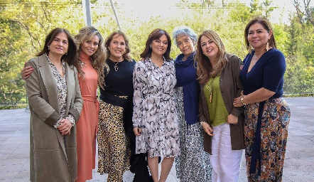  Mónica, Danna, Marissa, Alejandra, Cristina, Zoila y Becky.