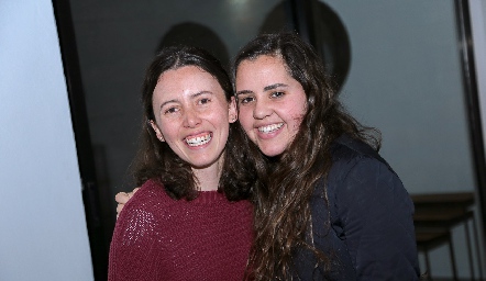  Paulina Castillo  y Annie Gómez.