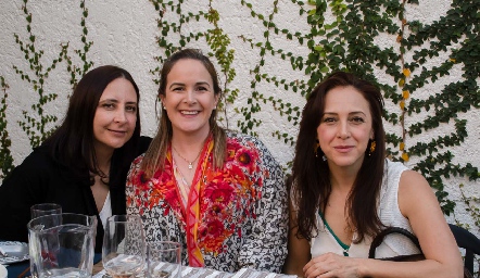  Mariana Calvillo, Ariadni Stavros y Sandra Aldrete.