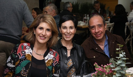  Roció Güemes, Lucía Álvarez y Moris Chevaile.