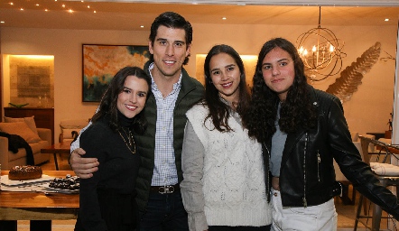  Sofía Galán, Alberto Kasis, Bárbara Mejía y Dani Galán.