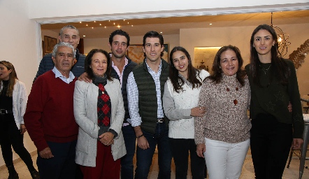  Alberto Kasis y Bárbara Mejía con los Mejía Maza.