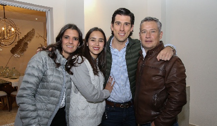  Daniela Rivero, Bárbara Mejía, Alberto Kasis y Héctor Galán.