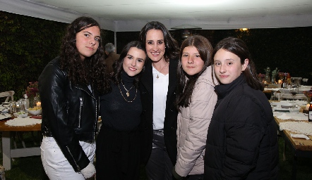  Dani Galán, Sofía Galán, Marifer del Castillo, Alexia Galán y Vale Galán.