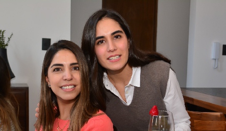 Adriana Estrada y Mariana Rodríguez.