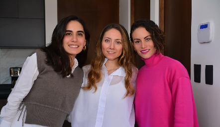  Mariana Rodríguez, Nayelli Maya y Paola Alberú.