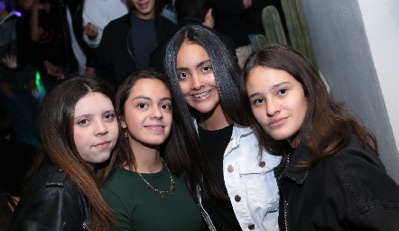  Valentina, Ana Pao, Camila y Alexia.