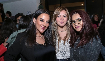  Ginny Campos, Vicky Sabre y Victoria Flores.