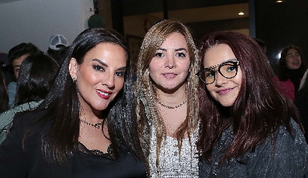  Ginny Campos, Vicky Sabre y Victoria Flores.