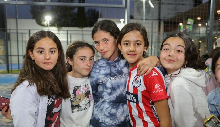  Sofía González, Pía Quibriera, Valeria, Vale Fernández y Loretta Galván.