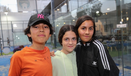  Alonso Canales, Constanza Fernández y Valentina Aguilar.