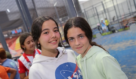  Loretta Galván y Constanza Fernández.