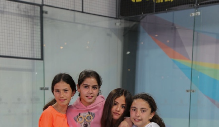  Valeria González, María Paula Vera, Sofía González y Pía Quibriera.
