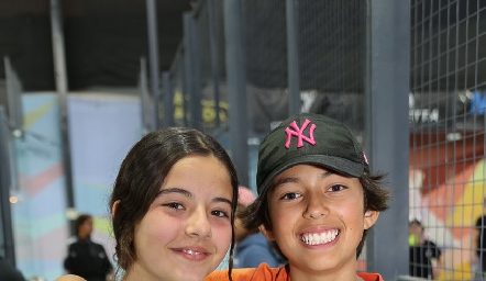  Loretta Galván y Alonso Canales.