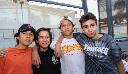  Alonso Canales, Fernando Rodríguez, Mickey y Rodrigo Abaroa.