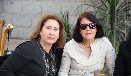  Patricia Santos y Mariana Sánchez.