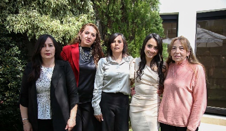  Alejandra, Marisol, Mónica, Fernanda y María.
