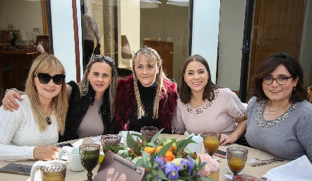 Ivonne Gouyonnet, Karla Gouyonnet,Mónica Gouyonnet, Ximena Gómez y Roxana Garza.
