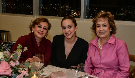  Bertha Padilla Hernández, Ana Karen Padilla y Ana María Méndez.