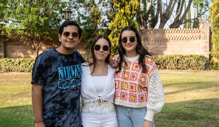 Rodrigo, Andrea y Claudette Villasana.