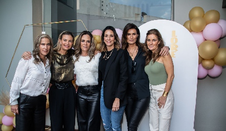 Claudia Quiroz, Francine Coulon, Anuschka Meade, Gaby Estrada, Lorena Hernández y Lorena Quiroz.