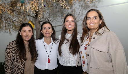  Aurora Martínez, Marcela Valle, Gabriela González y Gabriela Villanueva.