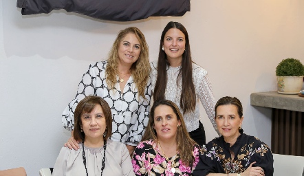  Alba Altamirano, Gabriela González, Teresa Barrera, Martha Huerta y Lucía Martínez.