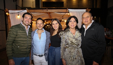  Ricardo Medina, Mauricio Ramírez, Lili Medina, Carolina Aguilar y Ricardo Medina.