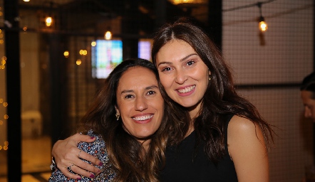  Gabriela Ramírez y Lili Medina.