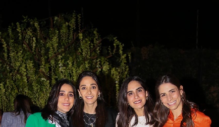  Daniela Lavín, Isabel Villanueva, Mariana Rodríguez y Valeria Zúñiga.