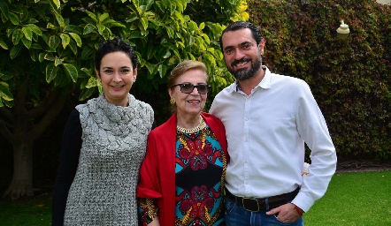  Cristina Hinojosa, Rosa Elena Navarro y Carlos Cataño.