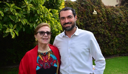  Rosa Elena Navarro con su hijo Carlos Cataño.