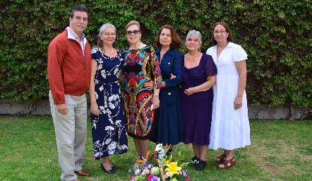  Manuel, Angélica, Rosa Elena, Antonieta, Cecilia y Chiquis Navarro Buenrostro.