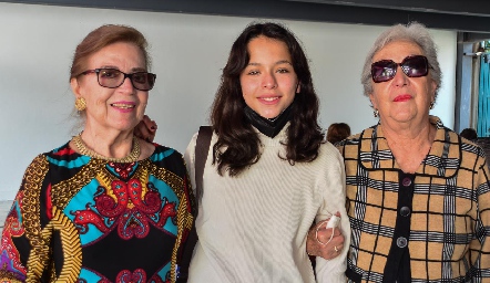  Rosa Elena, Victoria Martínez y Pituca Cataño de Álvarez.