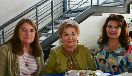 Azula Acebo, Bertha Aguirre y Bertha Navarro de Zapata.