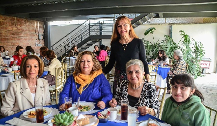  Martha Elena Meade, Martha Salim, Graciela Celestino de Ortiz, Sara Lucía y Rosita Chávez.