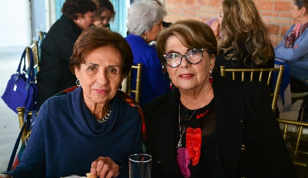  Leticia Martínez y Magdalena Verástegui.