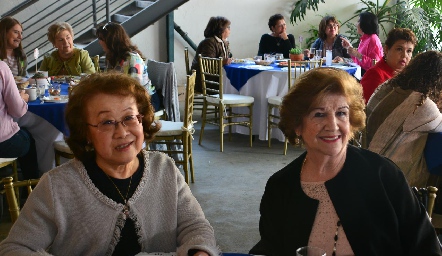  Teresa Iwadare y Bertha Franco Soto .