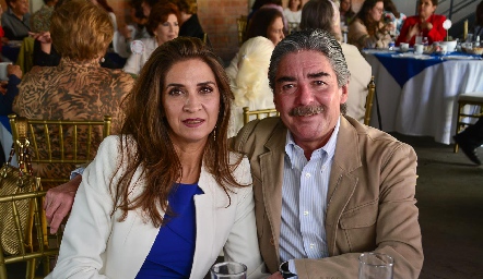  Lourdes Velázquez y Manuel Álvarez.